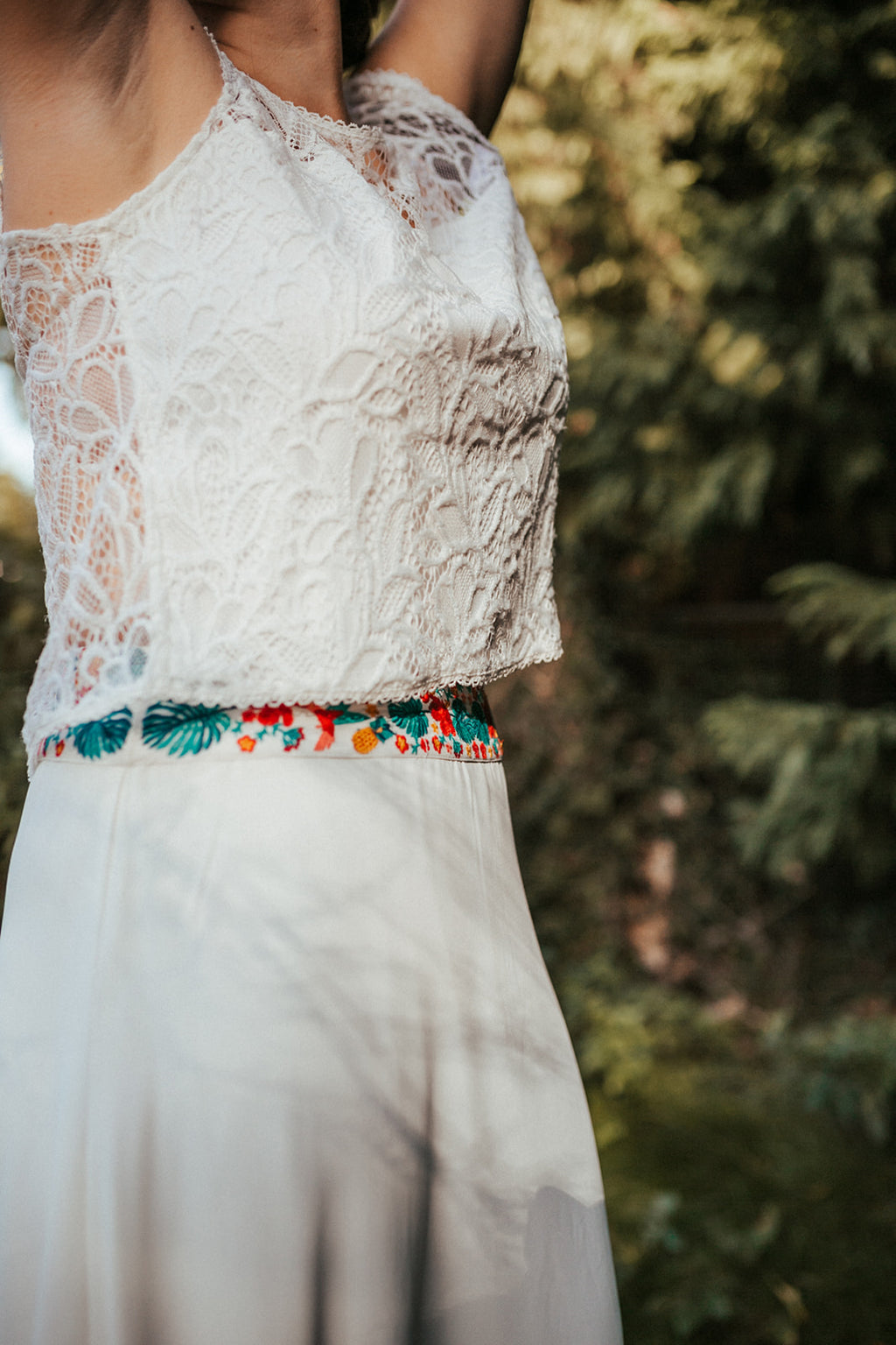 Jupe mariée avec touche de couleur - ceinture brodée - tenue 2 pièce - robe mariage