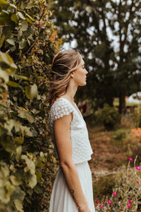 Jolies boucles d'oreilles, longues et raffinées, pour parfaire votre robe de mariée.