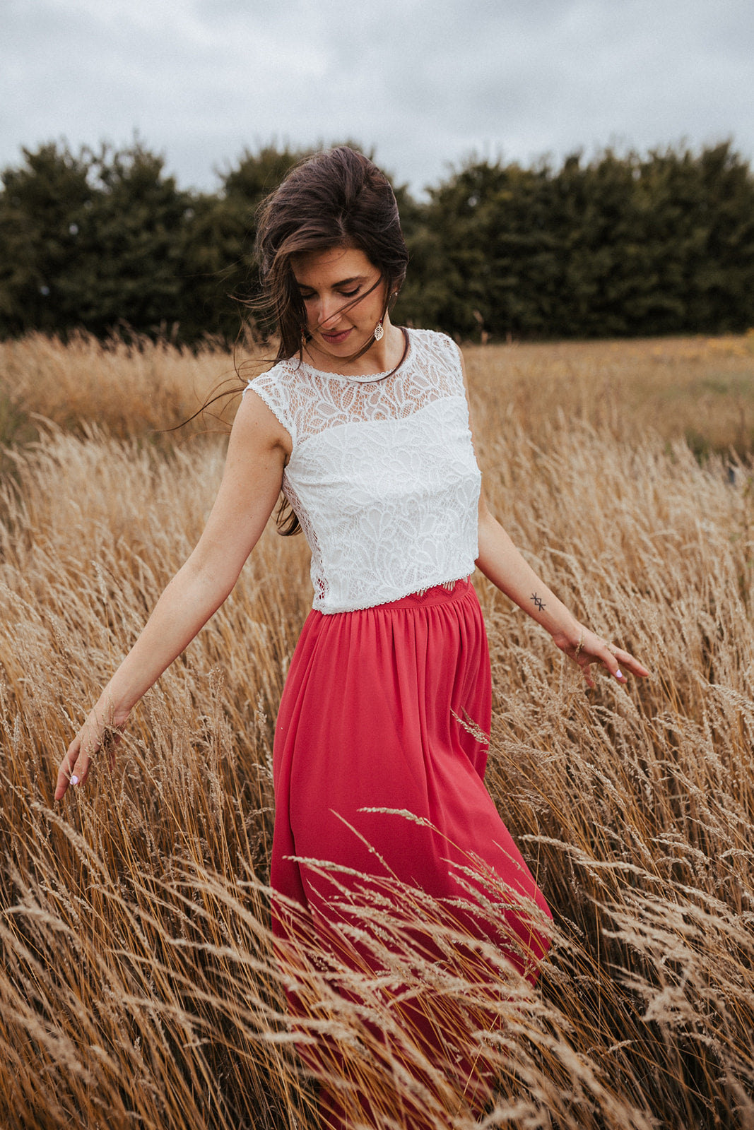 Long fluid skirt with vegetal embroidery