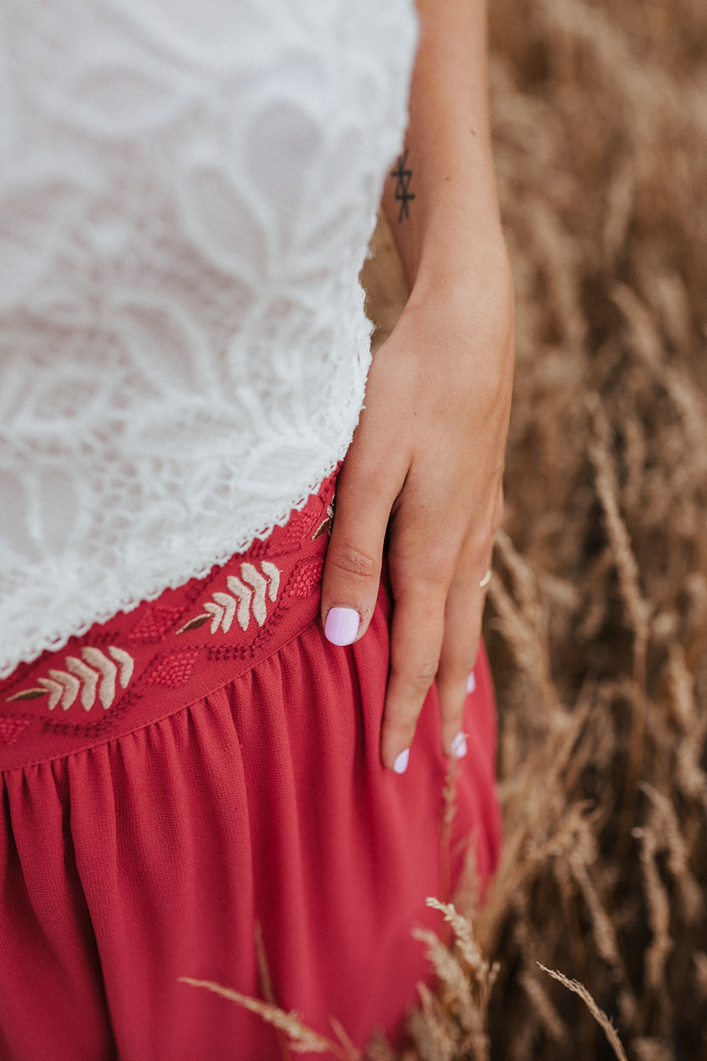 Long fluid skirt with vegetal embroidery