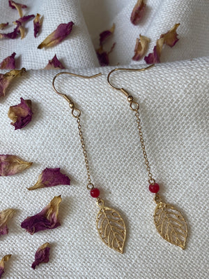 Jolies boucles d'oreilles, longues et raffinées, pour parfaire votre look bohème.