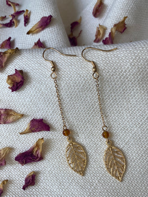 Jolies boucles d'oreilles, longues et raffinées, pour parfaire votre look bohème.